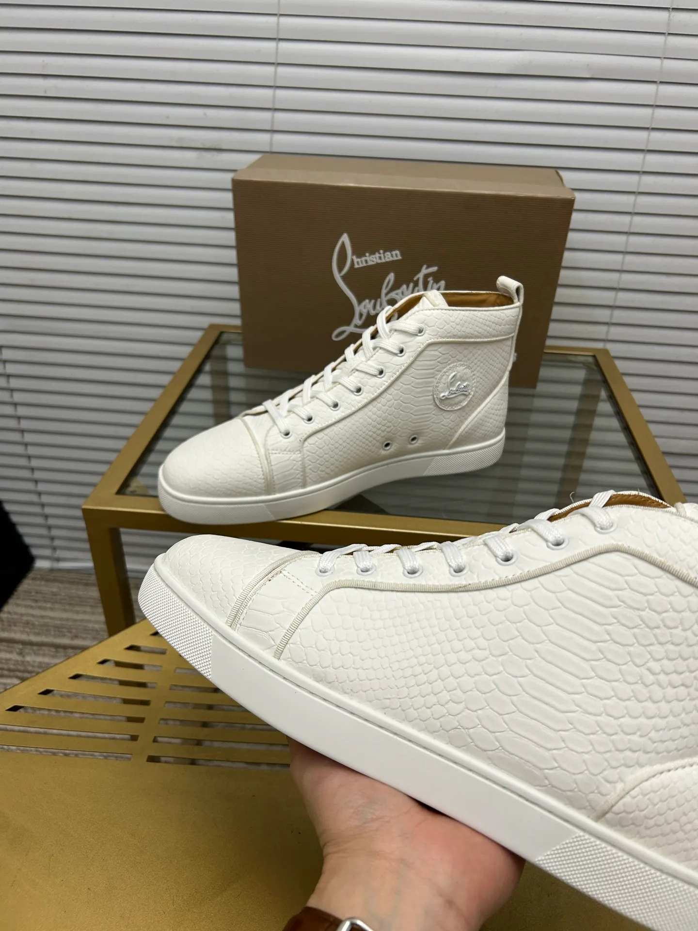 (Customized model) Ex-factory price is 520. christian louboutin (CL red sole shoes) counter series, casual sneakers for couples 📢 📢 📢 Exclusive hot style release 🎈🎈💪 Movable latex feet 👻 Finished outsole line [Proud] 😝Female 35-40# Male 38#-46, global supply😝 [Top version]: Original imported genuine leather upper, top original leather lining, original molded TPU outsole, original 1:1 detail processing, original shoe last,